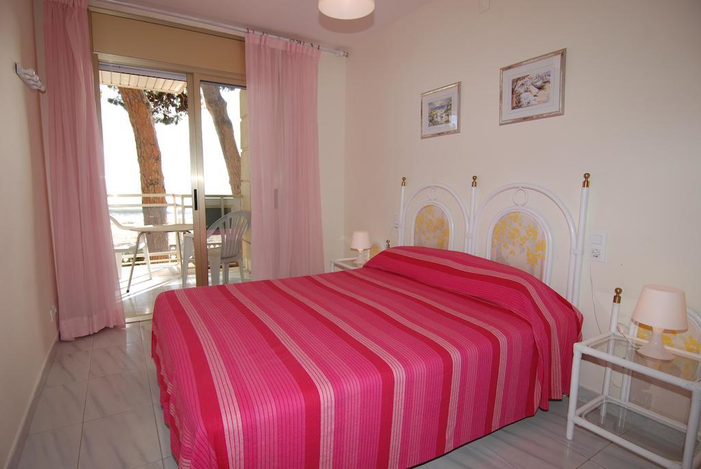 Zeus Versailles Apartment Cambrils Room photo