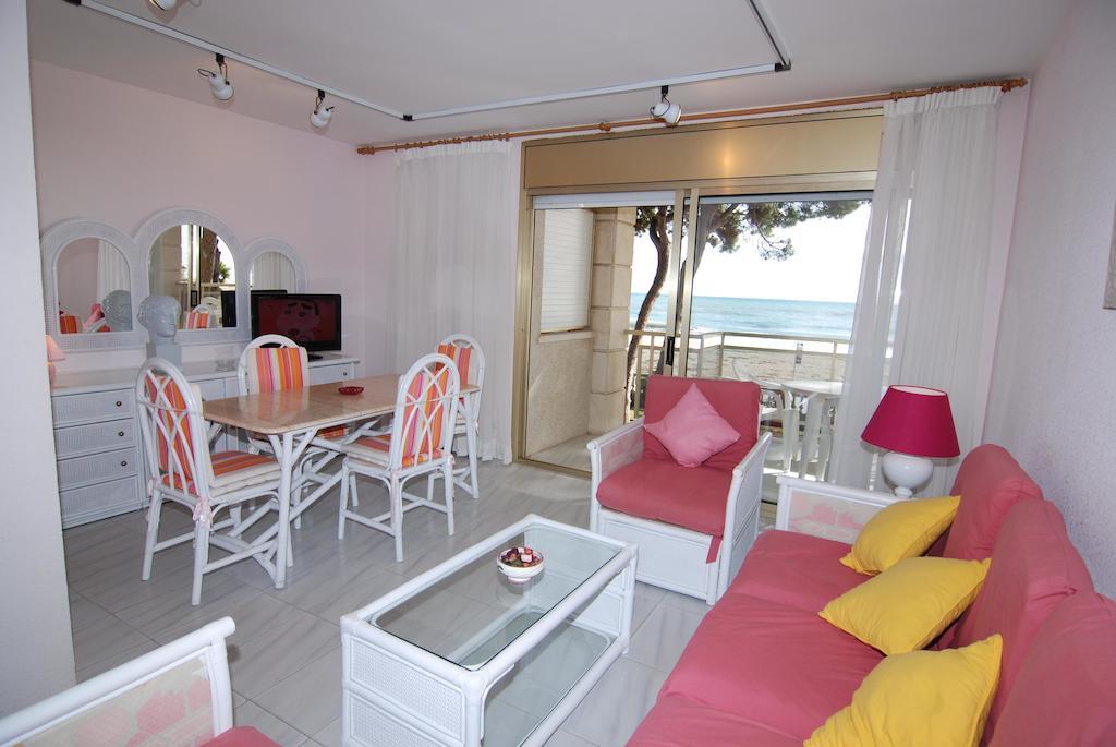 Zeus Versailles Apartment Cambrils Room photo